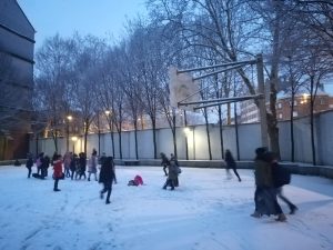 Lire la suite à propos de l’article Premiers flocons de neige à l’école