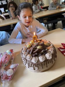 Lire la suite à propos de l’article 🍬🎂 Anniversaire de Miryam 🎂🍬